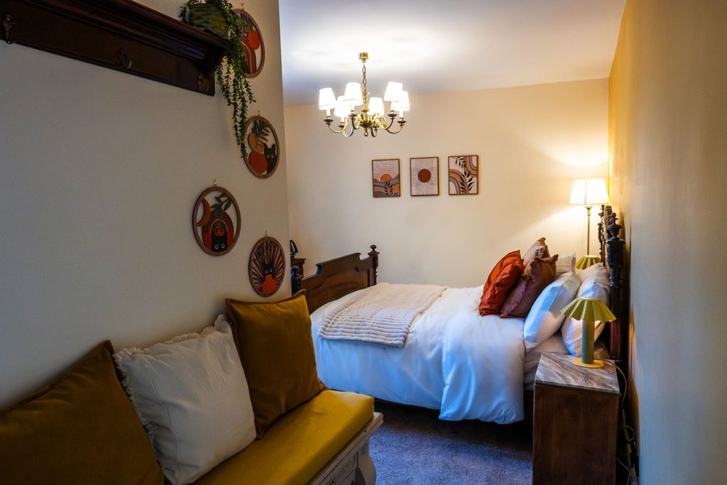 Interior bedroom shot of Grin Low, Guesthouse accommodation in Buxton