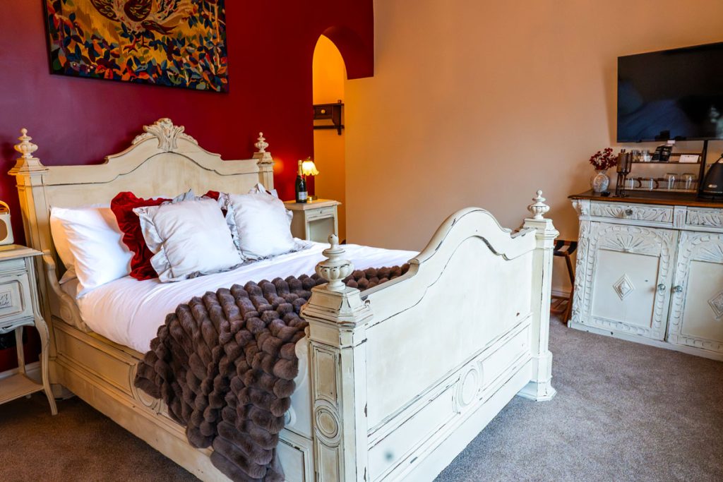 Interior bedroom shot of Mam Tor Guesthouse accommodation in Buxton